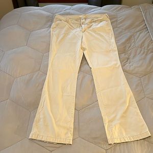 Women’s Old Navy Khaki Pants. Size 16 Long! In gently used condition.